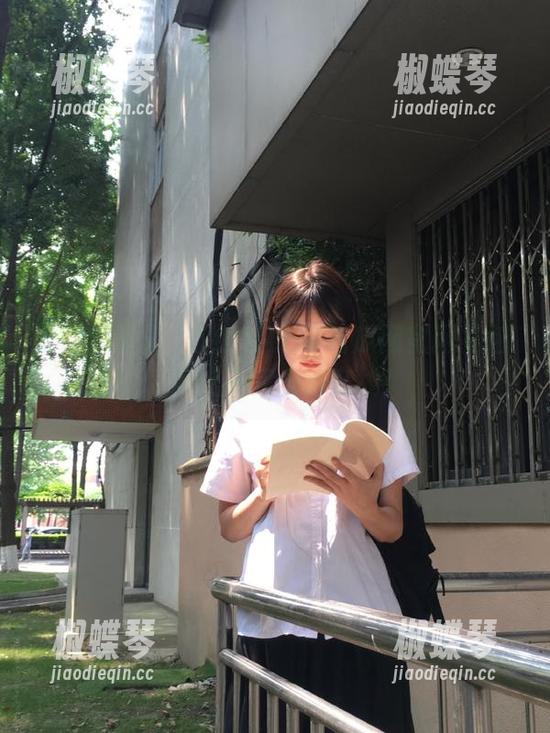 在线享受17吃瓜网官网礼包，瓜吃不完永远在线！