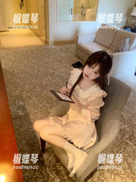 “17吃瓜网”网页，桃色新闻一个接着一个，还不如给我发点果汁来解渴吧！