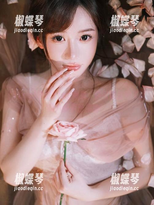跳进51cg网页，你可能会和关注的八卦亲密接触！