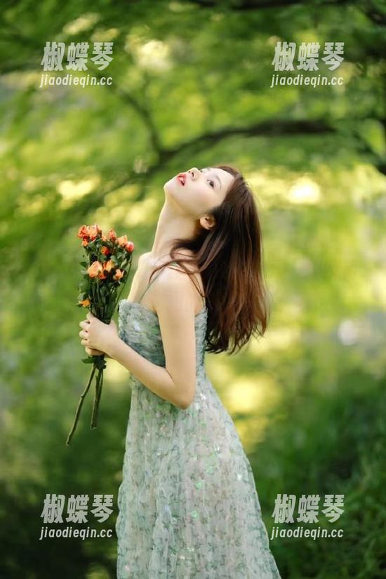 51吃瓜官网火力全开，娜娜简直就是这周的“瓜王”！