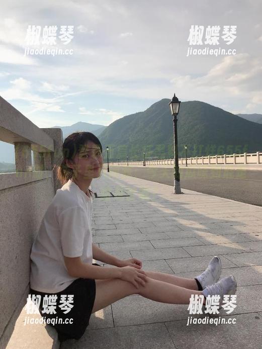 登录万篇长征黑料不打烊655fun时，脑子里只问我：今天的瓜味到底是甜是苦呢？