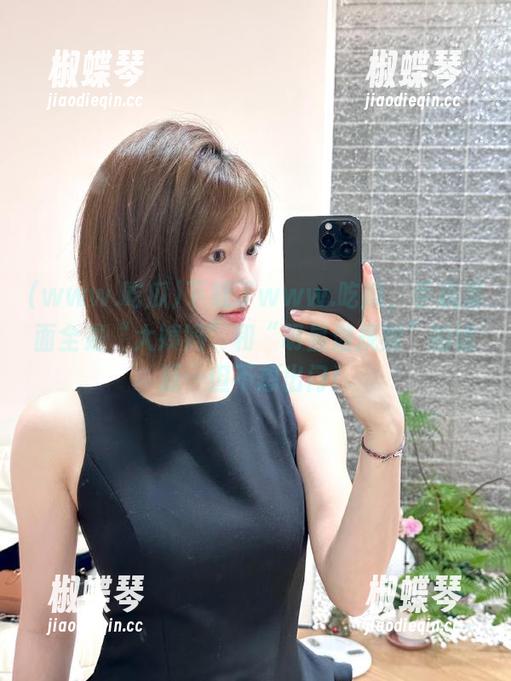 下载了www.吃瓜，手机里面全是“大姨妈”和“明星潜规则”的话题…但不想出门！