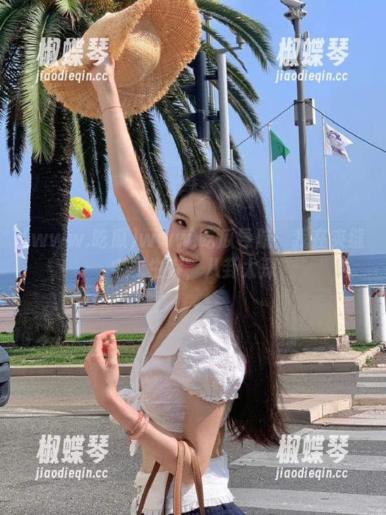 www.吃瓜导航：我在夹缝中求生存，八卦太深