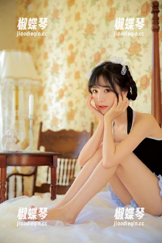 哼，下载五一吃瓜跟娜娜对话，她今天其实也在探讨人生，哈哈。