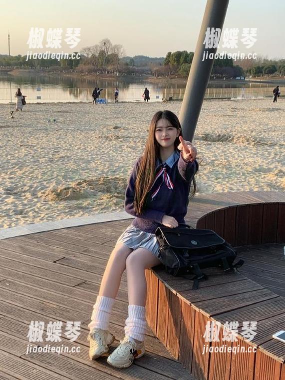 “八哥黑料”网站，虽然不正经，但让我心甘情愿的追捧你。