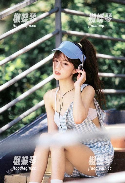 吃瓜时，又恰巧看到吃瓜头条的官方下载网址，哈哈，这巧合…
