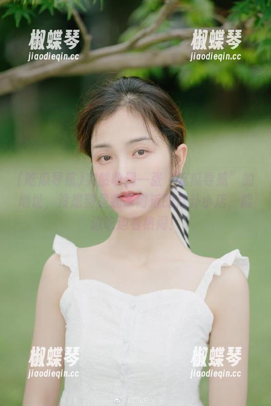 突然收到一张“吃瓜导航”的地址，没想到是我家附近的八卦小店，能边吃边看热闹！