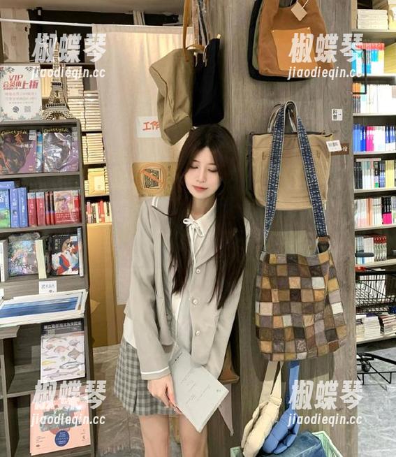 吃瓜网苹果版让你在线观看，反正我坐着，不如抿着瓜子慢慢享受！
