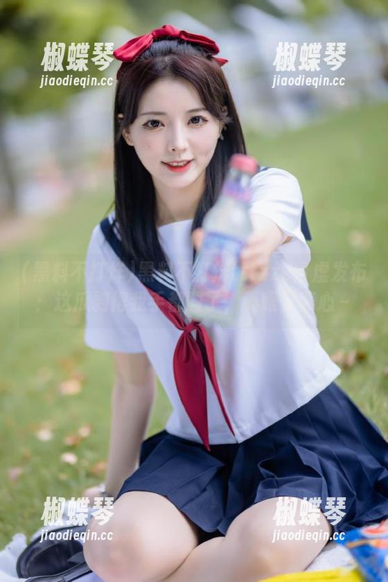 黑料不打烊tttzzz肾虚发布：这瓜剥得我手都酸了，养眼又养心～