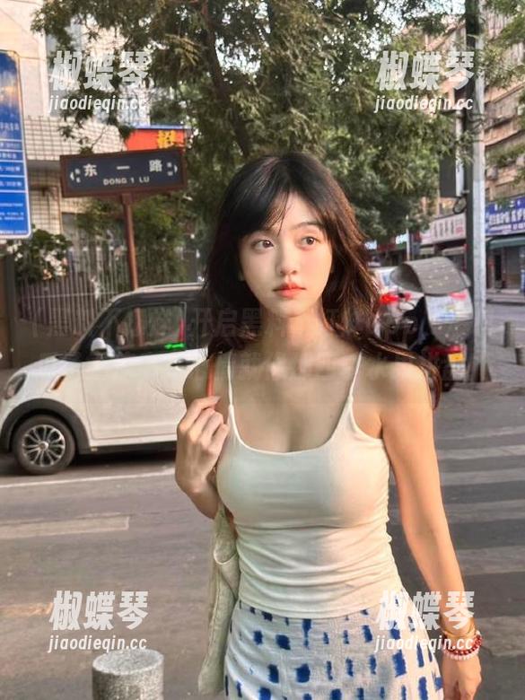 开启黑料不打烊app，爆料瓜子不停串，心情就像那四季水果拼盘！