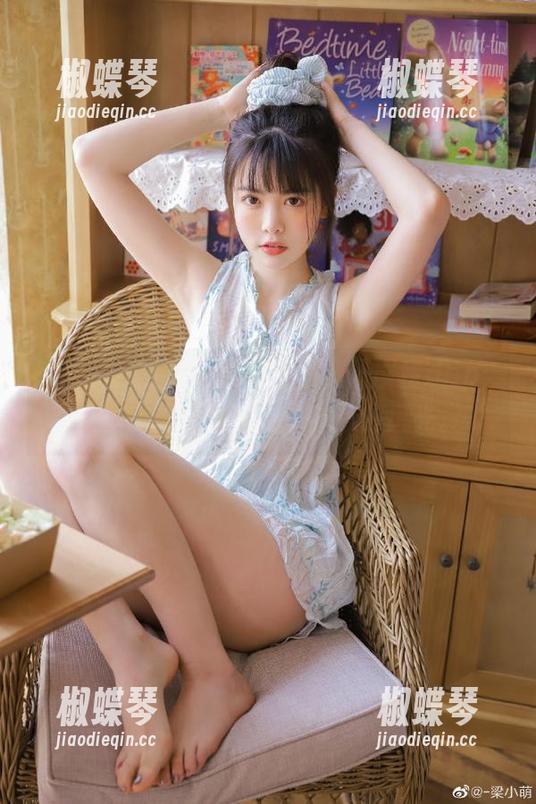 万篇长征黑料正能量app：在瓜田里滚来滚去，越滚越风光。